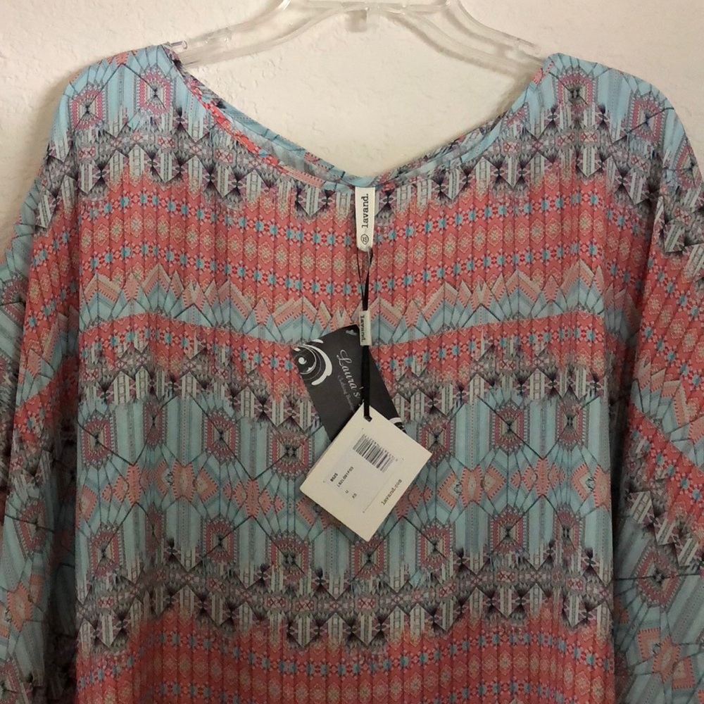 BLOUSE: Lavand gorgeous print full batwing top NWT